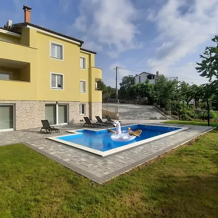 Ela Apartman *