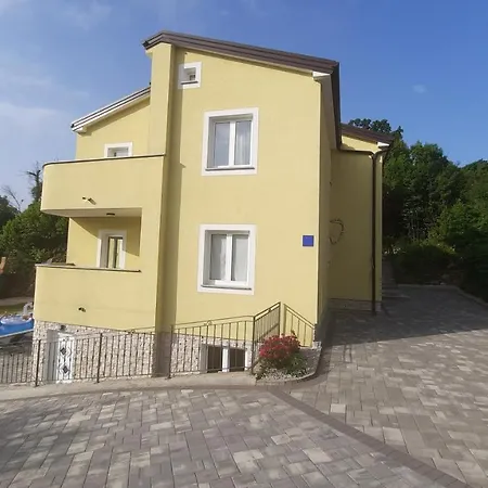 Ela Apartment