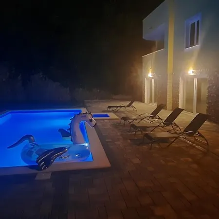Ela Apartment